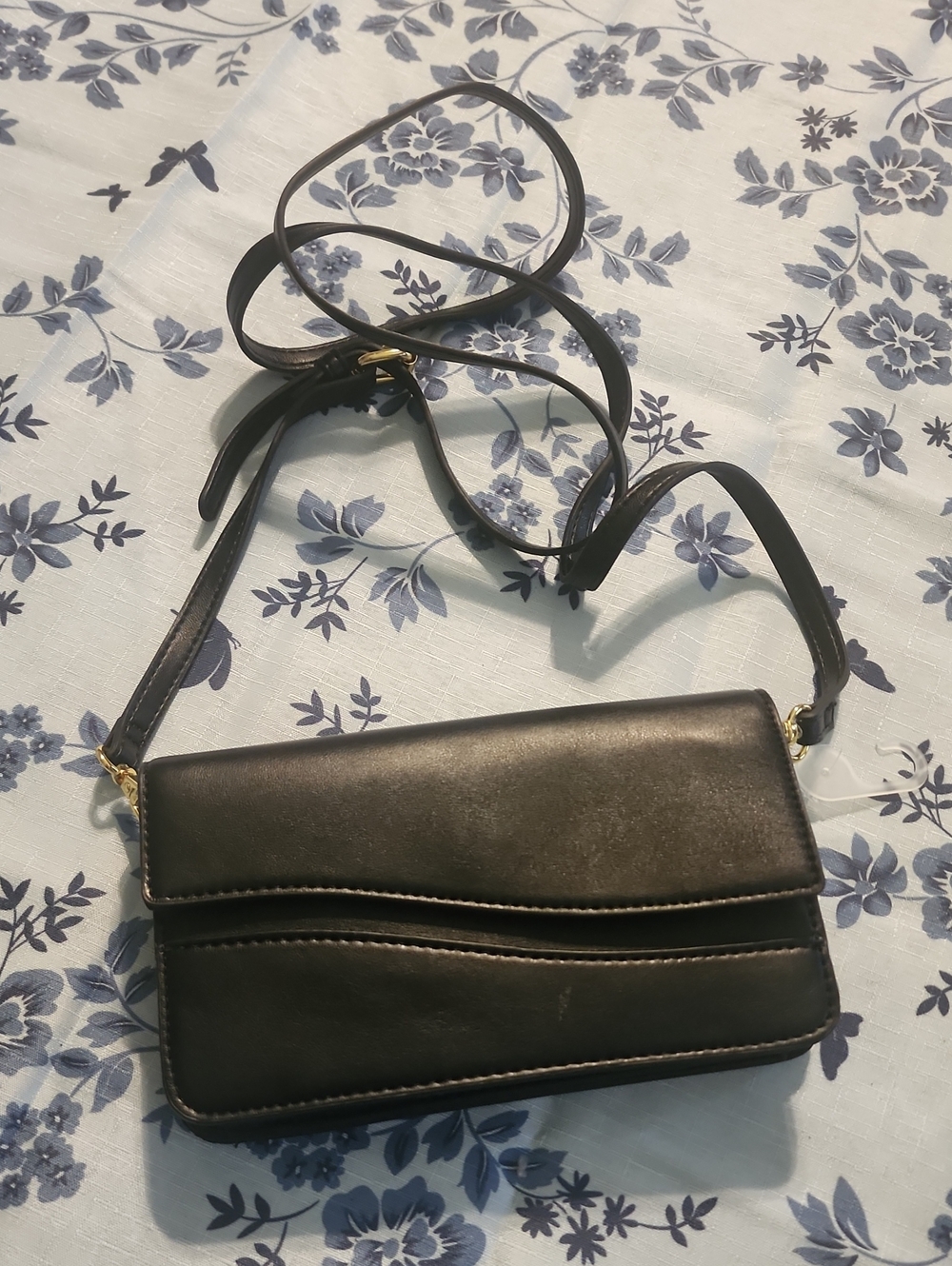 Black Leather Crossbody Shoulder Bag - Sleek Everyday Style - Picture 1 of 6